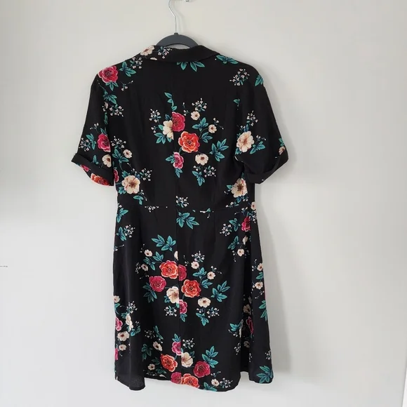NWT Glam by Glamorous Dress Womens Medium Black Floral Button Wrap Front Mini - Picture 3 of 5